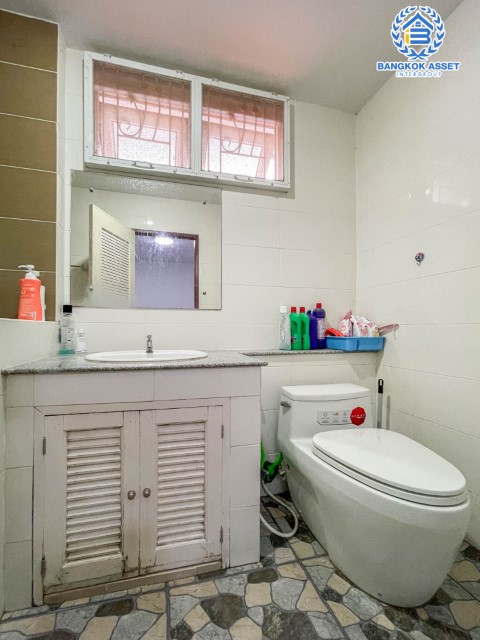 *****ทาวน์เฮ้าส์มือสองย่านนนทบุรี ม.เจ้าพระยาทาวน์ บางกรวย-ไทรน้อย หลังมุม เนื้อที่กว้าง 35 ตร.ว. ฟังก์ชัน 4 ห้องนอน 2 ห้องน้ำ ที่จอดรถ 1 คัน หน้าบ้านโล่ง แต่มีความเป็นส่วนตัว ใกล้โครงการรถไฟฟ้าสายสีม่วง "บางพลู" และจุดขึ้นทางด่วน "กาญจนาภิเษก"